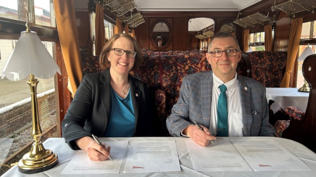 Network Rail signs landmark collaborative agreement with the Bluebell Railway: Signing IV